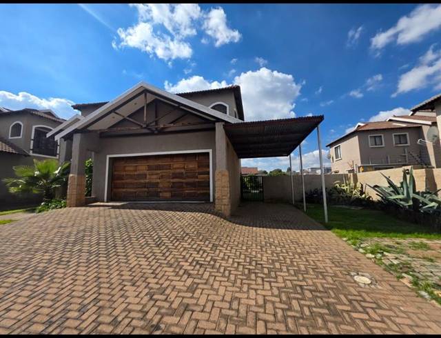 3 BEDROOM TOWNHOUSE FOR SALE IN GREENHILLS
